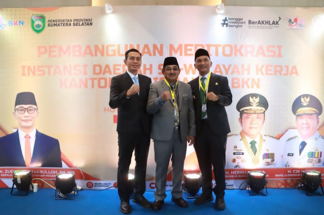 Bupati Tanjab Barat Tandatangani Komitmen Bersama Pembangunan Meritokrasi Instansi Daerah di Palembang